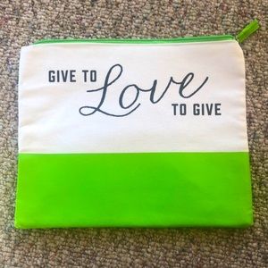 It Works! Cosmetic bag